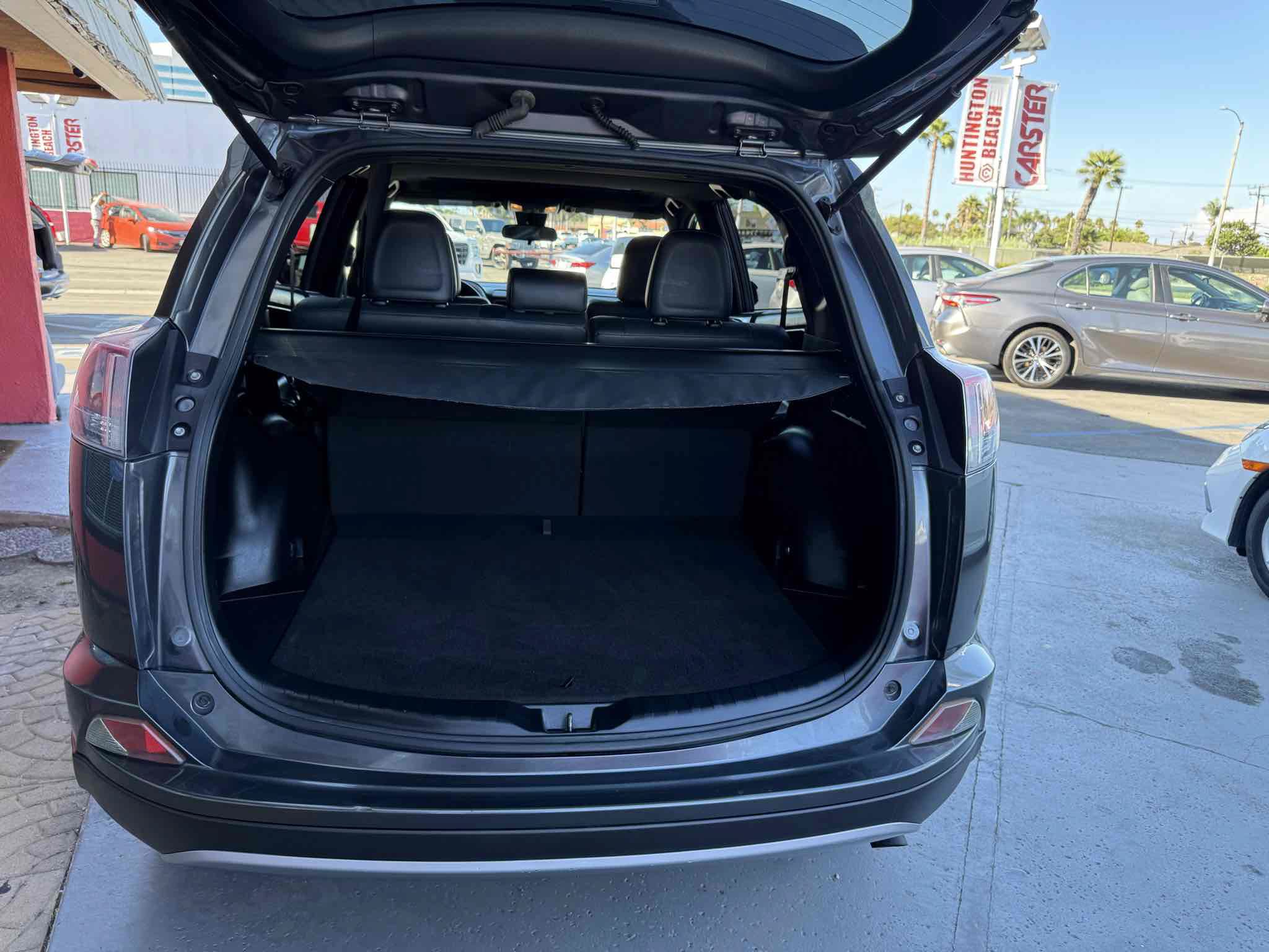 Used 2018 Toyota RAV4 SE w/ All Weather Liner Package FWD image 83