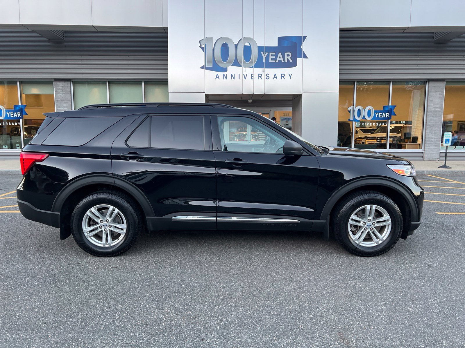 Certified 2021 Ford Explorer XLT w/ Class III Trailer Tow Package AWD/4WD image 9