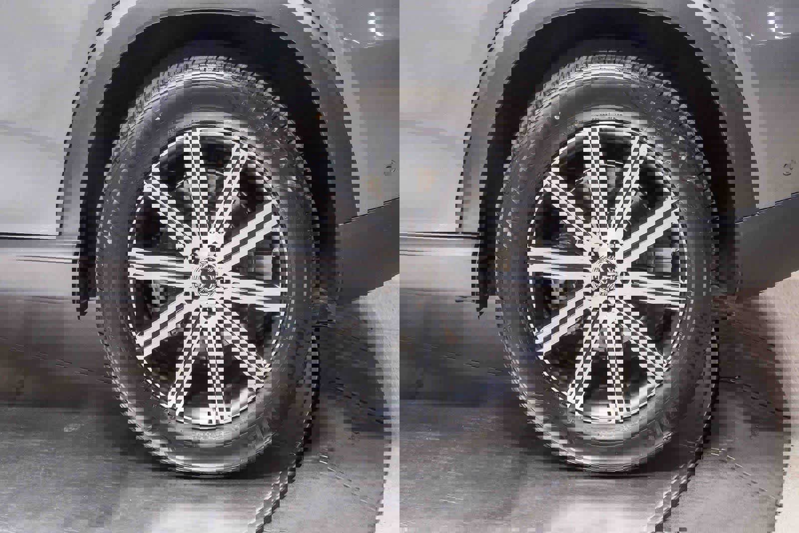 Used 2025 Mercedes-Benz GLE 450e 4MATIC image 9