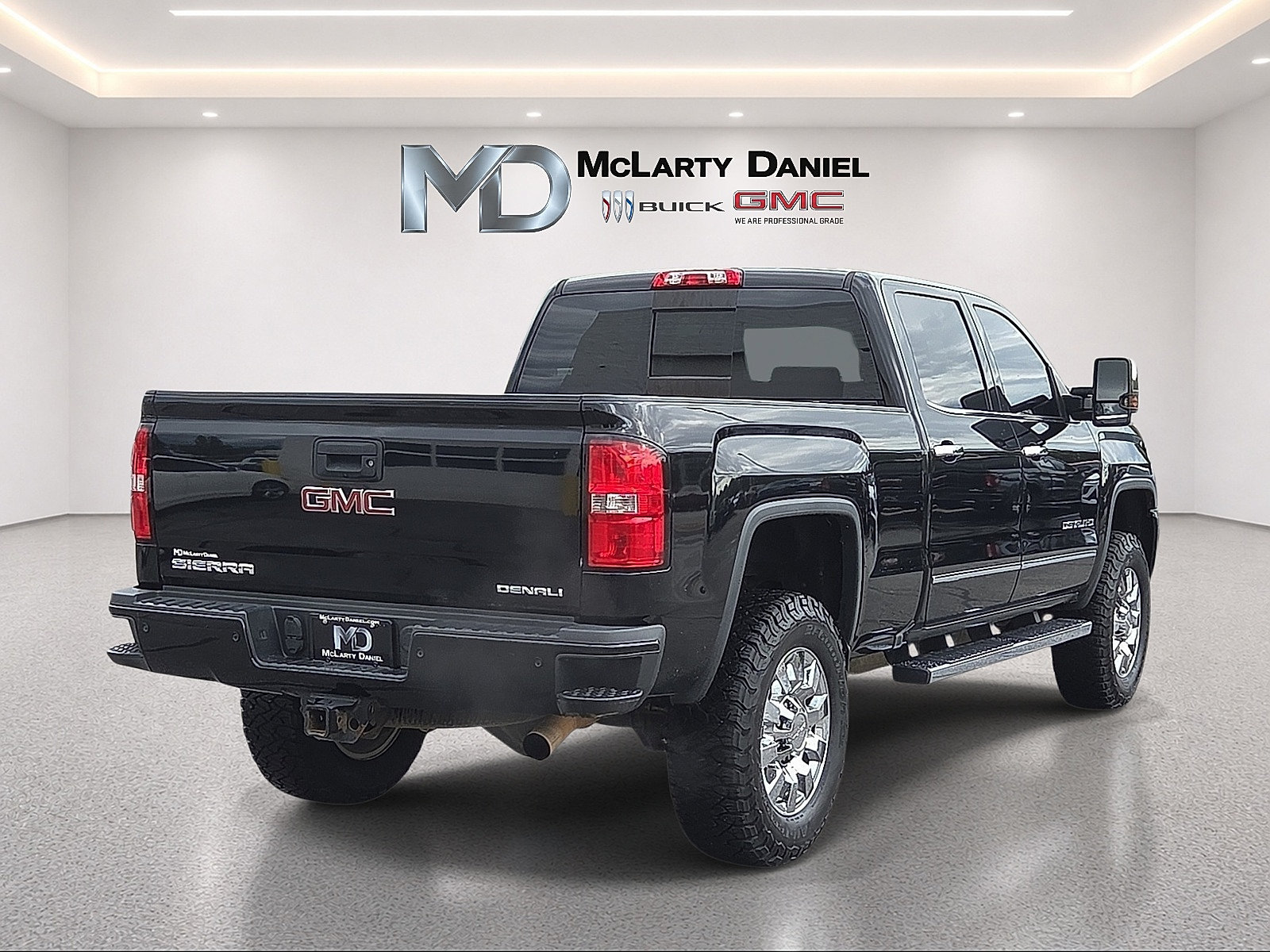Used 2017 GMC Sierra 2500 Denali w/ Suspension Package, Off-Road AWD/4WD image 14