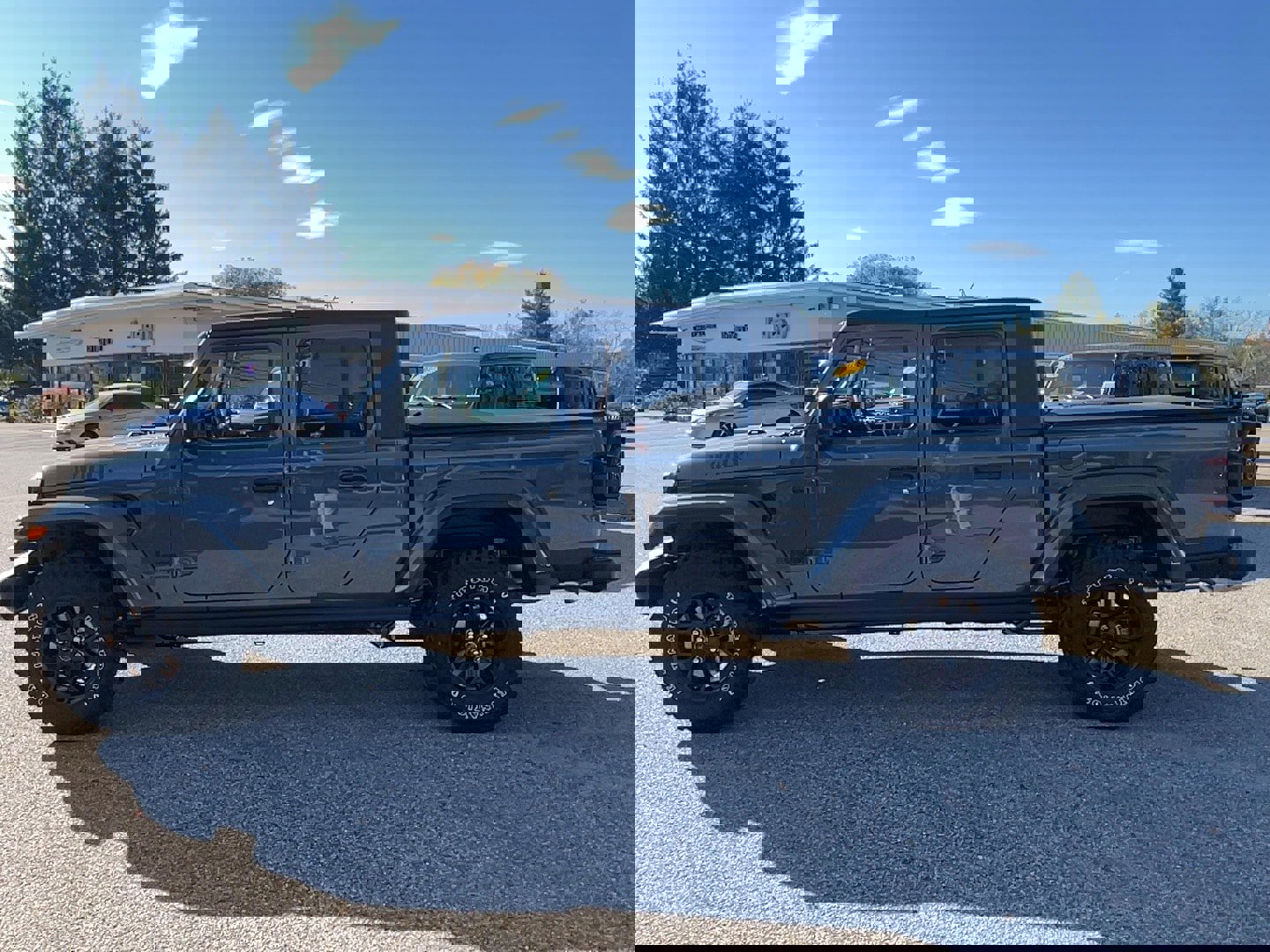 New 2025 Jeep Gladiator Sport image 8