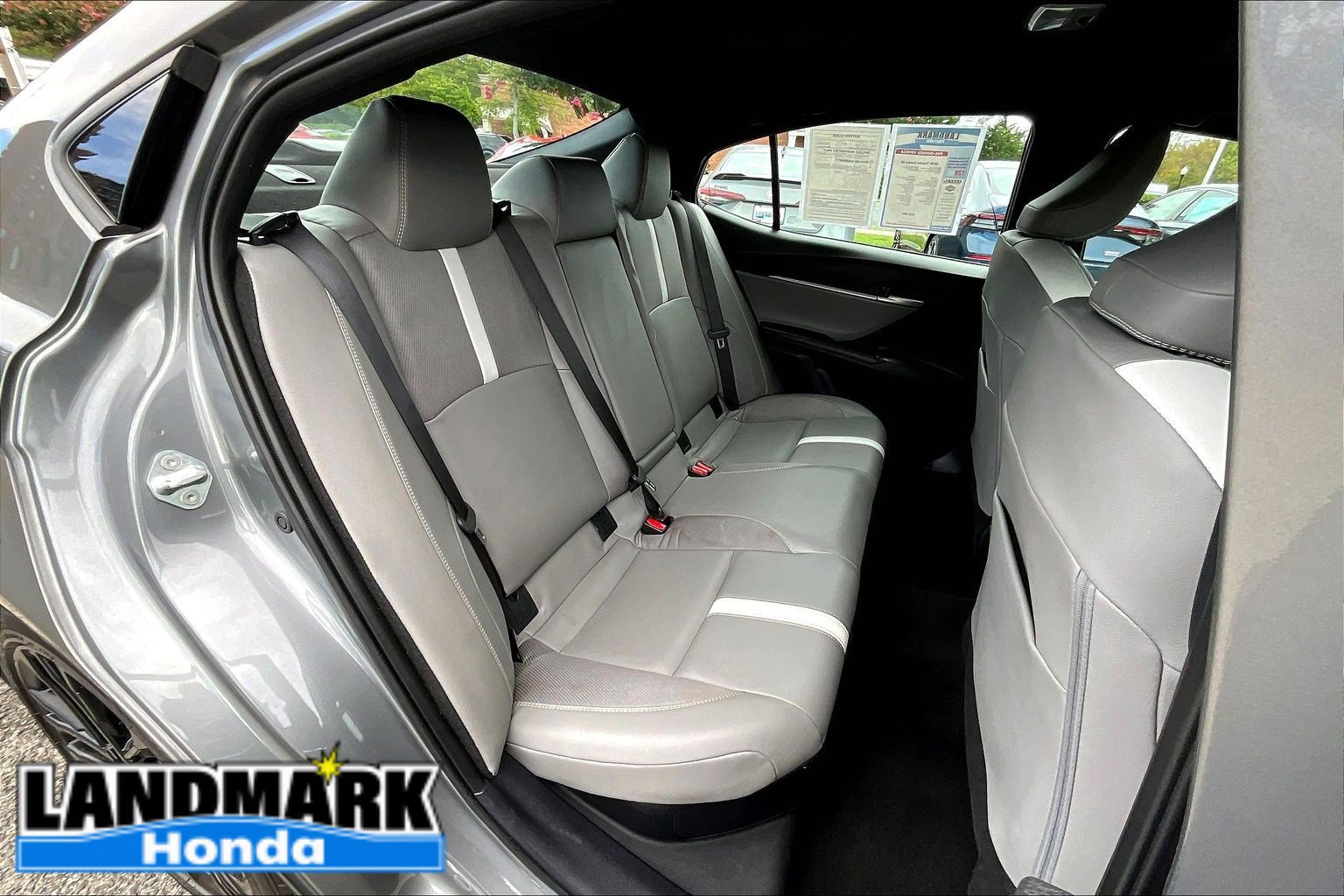 Used 2025 Toyota Camry SE FWD image 27
