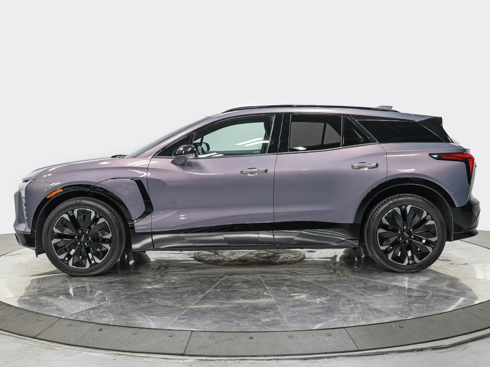 Used 2024 Chevrolet Blazer EV RS RWD image 2