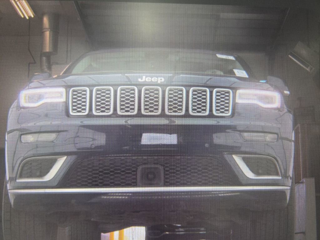 Used 2018 Jeep Grand Cherokee Summit AWD/4WD image 18