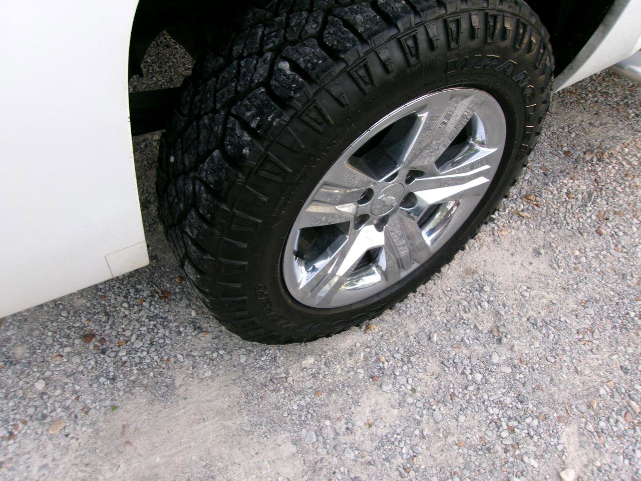 Used 2007 Chevrolet Silverado 1500 LTZ w/ Safety Package AWD/4WD image 11