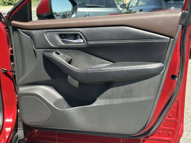 Used 2023 Nissan Rogue SL AWD/4WD image 11