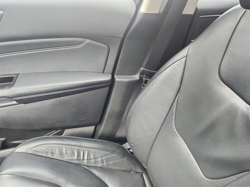 Used 2019 Ford Edge Titanium w/ Equipment Group 301A AWD/4WD image 20