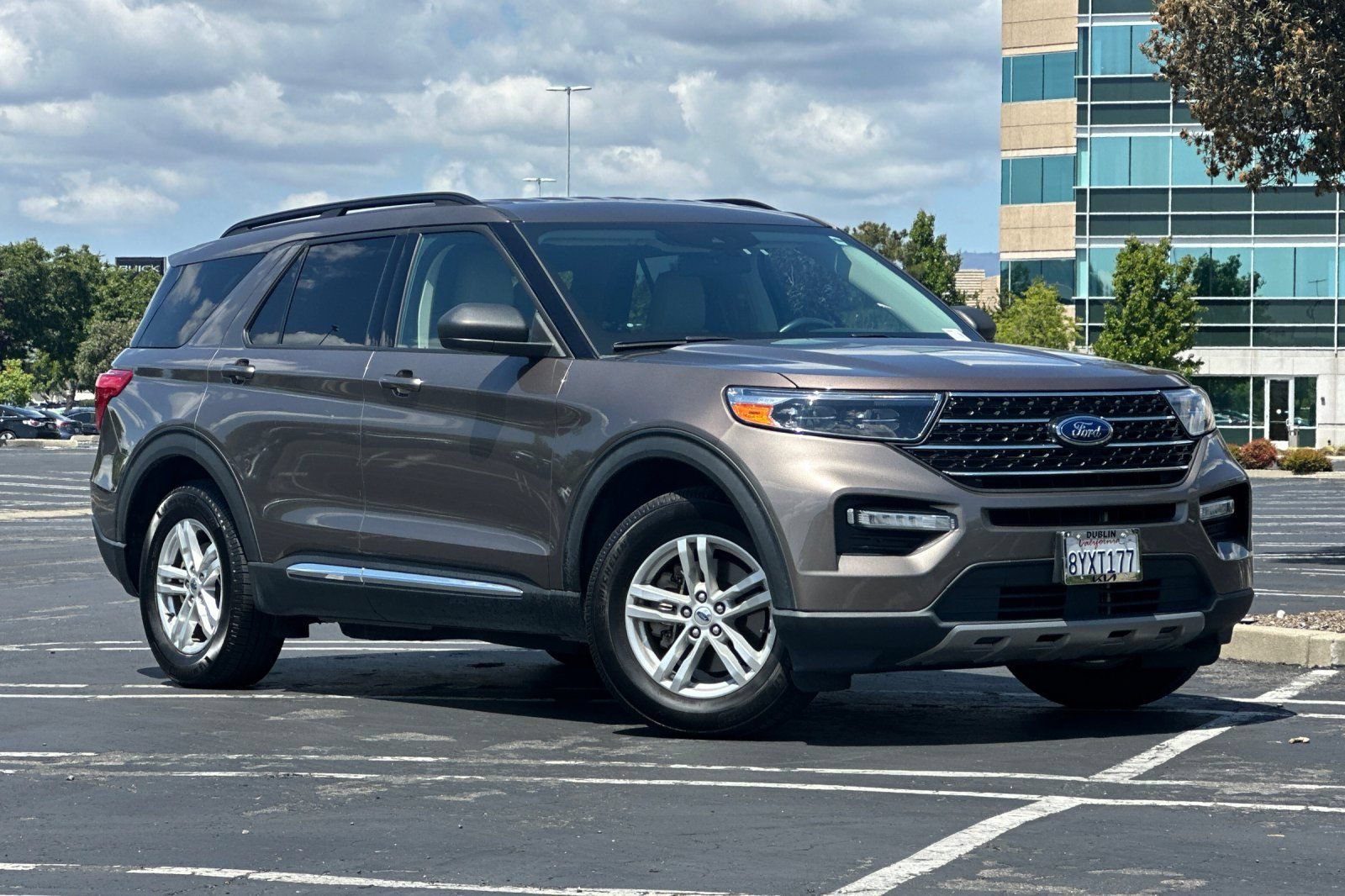 Used 2021 Ford Explorer XLT w/ Equipment Group 202A RWD image 2