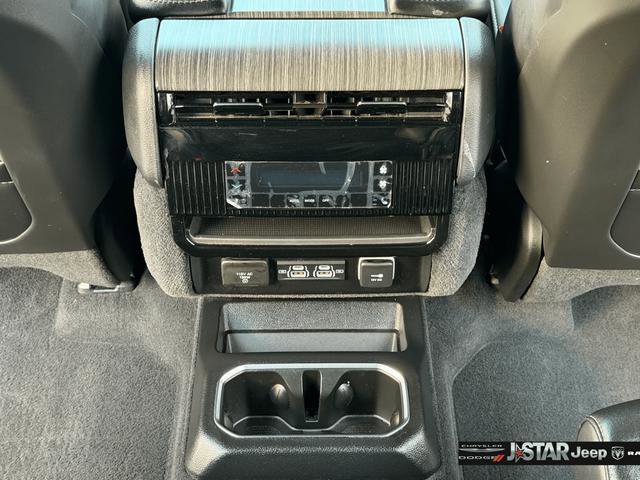 Used 2023 Jeep Wagoneer Series III w/ Flexible Seating Group RWD image 23
