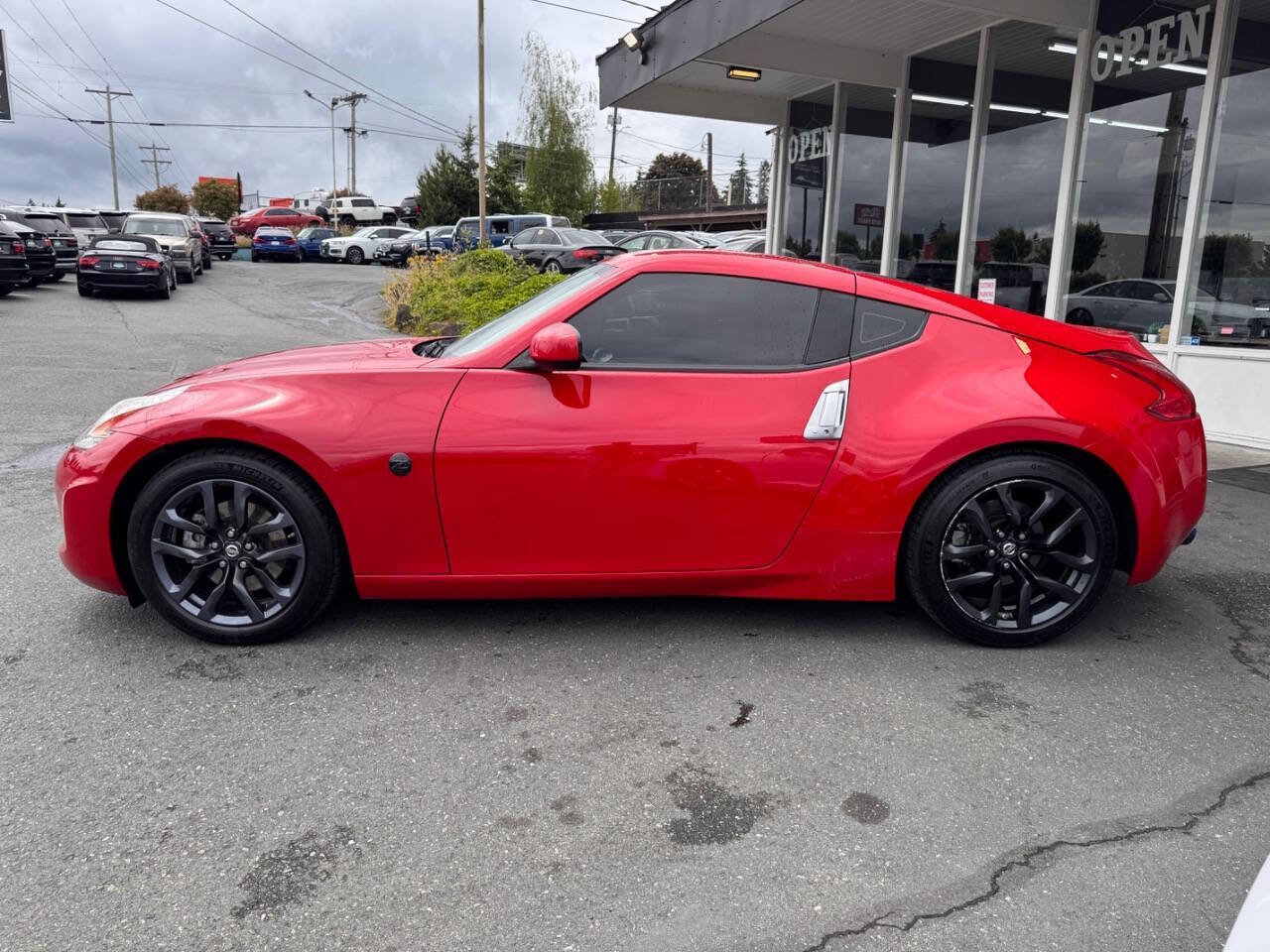 Used 2016 Nissan 370Z Coupe RWD image 2