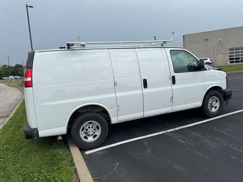 Used 2017 Chevrolet Express 3500 RWD image 3