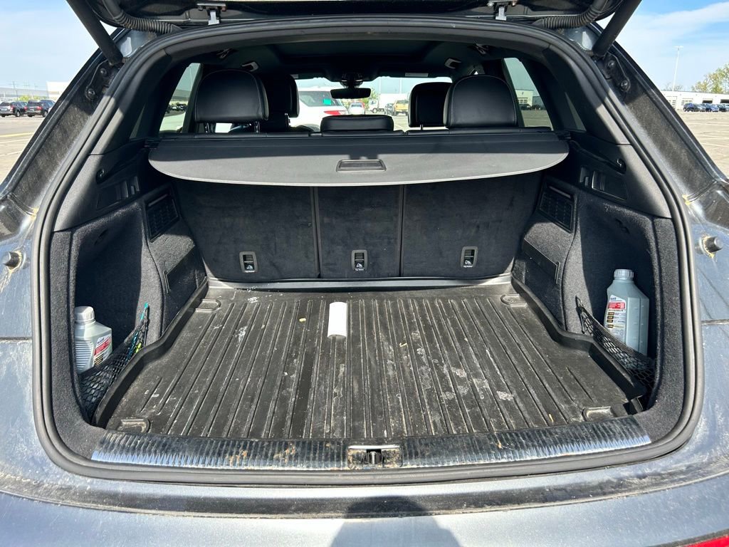 Used 2018 Audi SQ5 Premium Plus w/ Navigation Package image 29