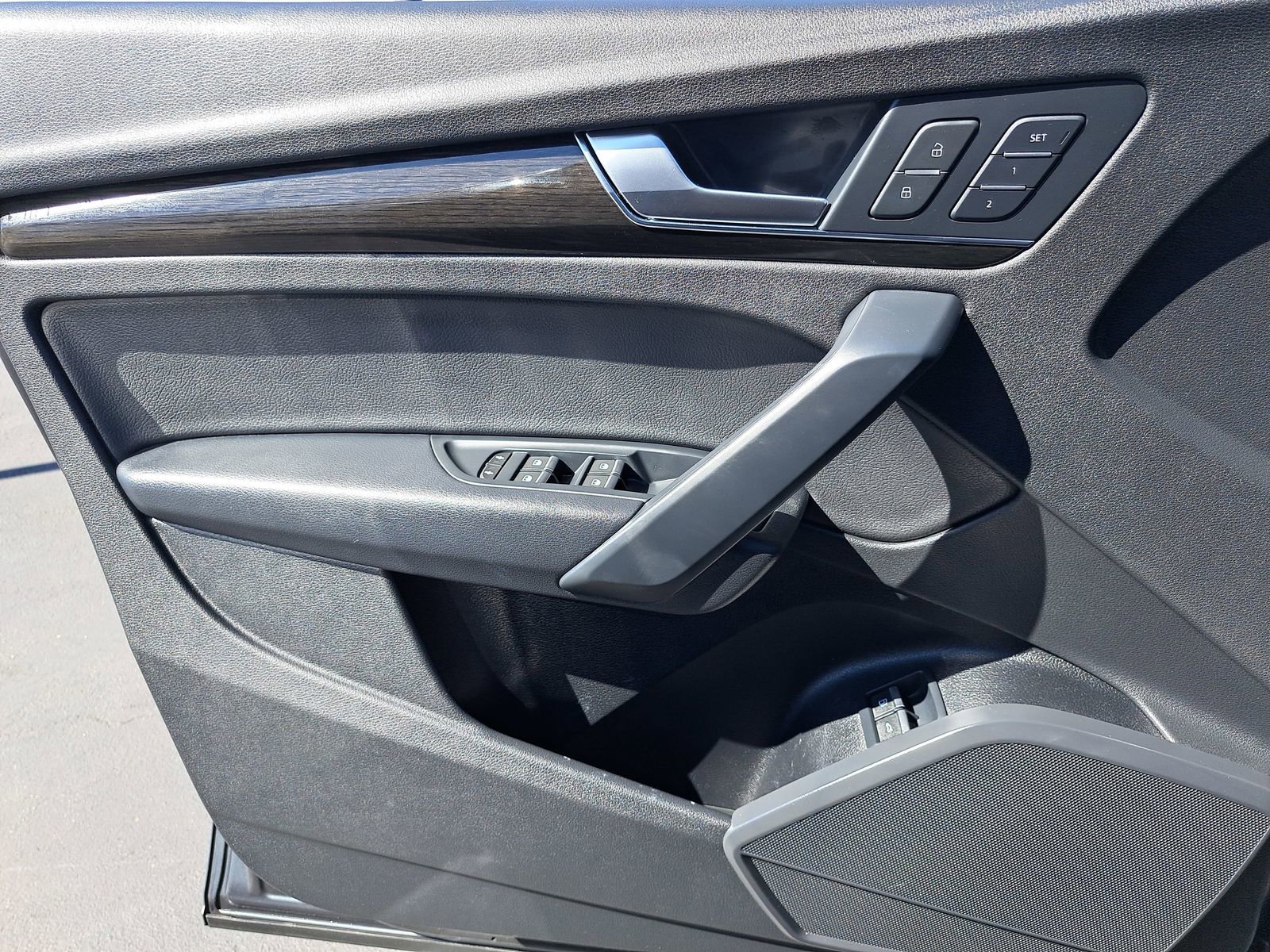 Used 2020 Audi Q5 e Premium w/ Convenience Package image 30