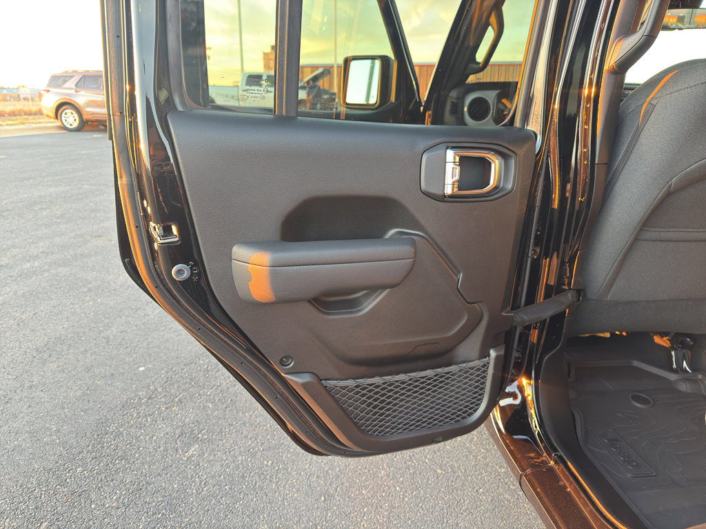 Used 2025 Jeep Wrangler Sport S image 17