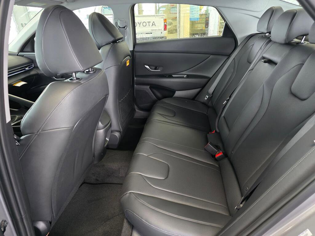 New 2026 Hyundai Elantra Limited image 37