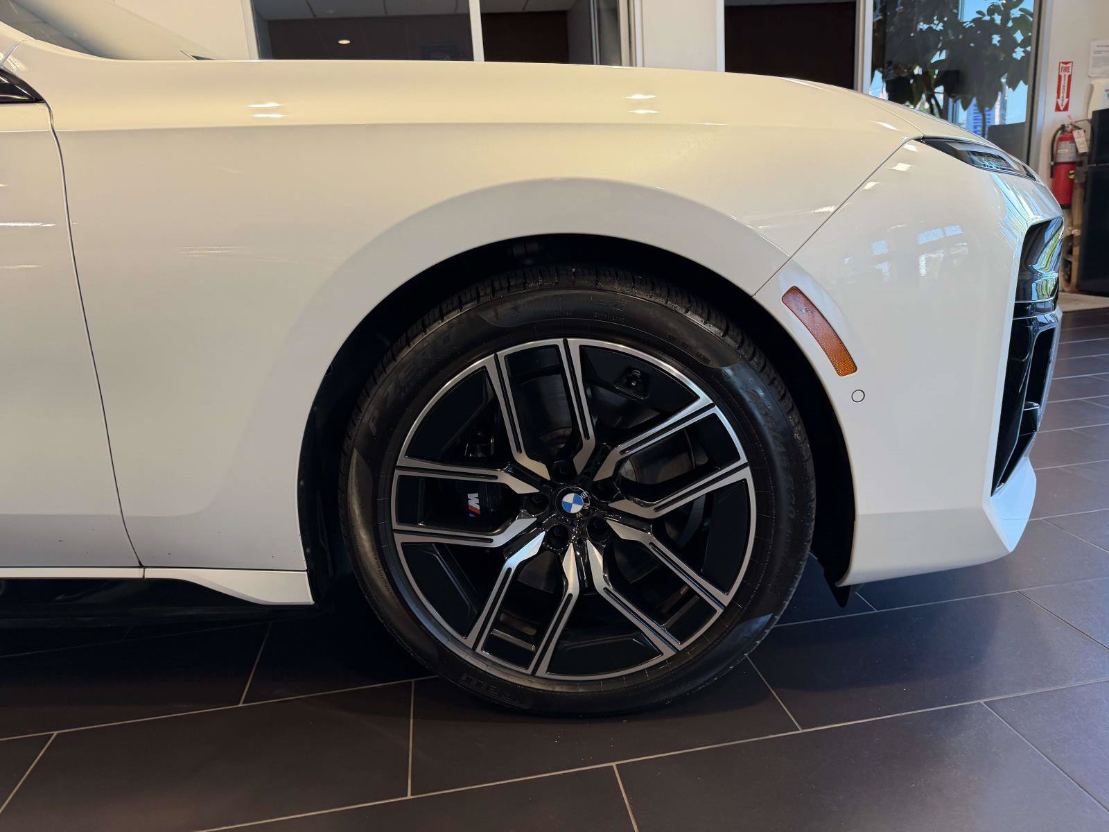 Used 2025 BMW i7 eDrive50 w/ M Sport Package RWD image 5