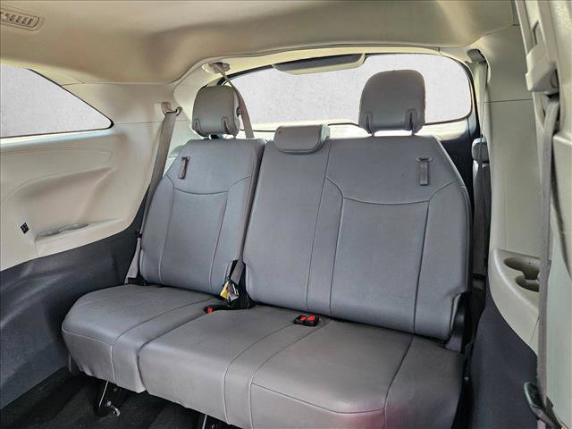 Used 2023 Toyota Sienna XLE FWD image 19