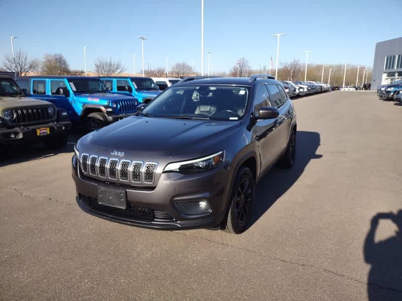 Used 2019 Jeep Cherokee Latitude Plus w/ Comfort/Convenience Group image 2
