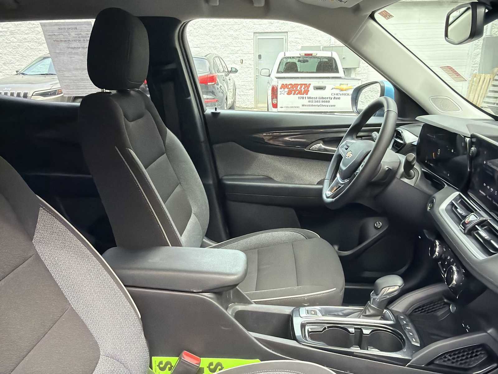 Used 2025 Chevrolet TrailBlazer LT w/ Convenience Package image 25