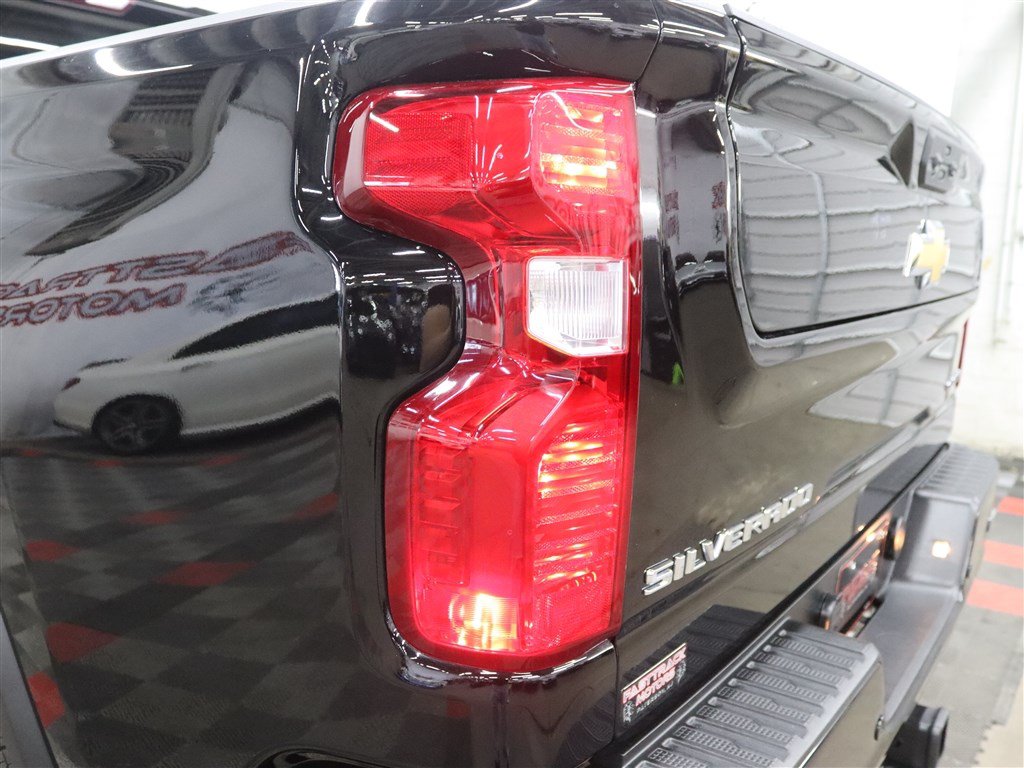 Used 2024 Chevrolet Silverado 2500 Custom w/ Custom Value Package AWD/4WD image 11