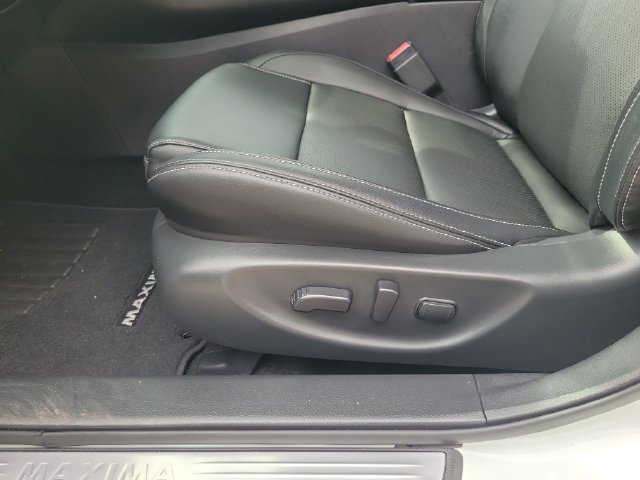 Used 2023 Nissan Maxima SV w/ Floor Mat Group FWD image 19