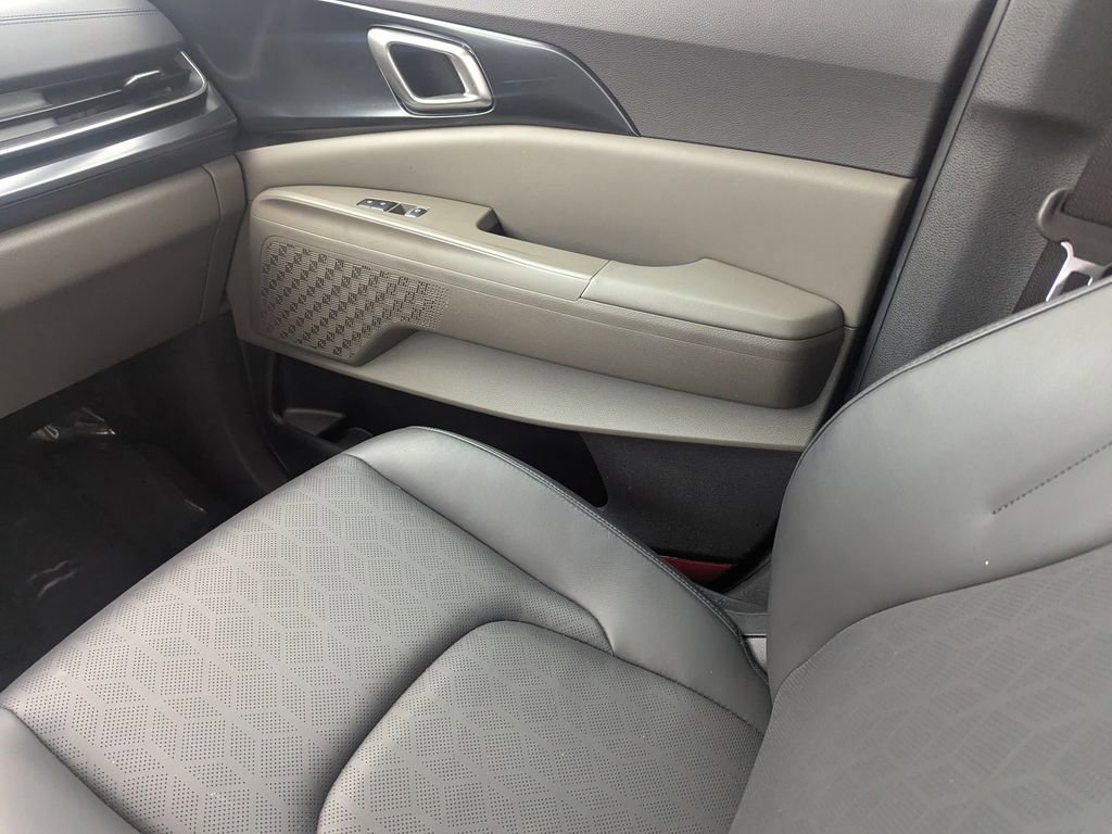 Certified 2025 Kia Carnival image 13