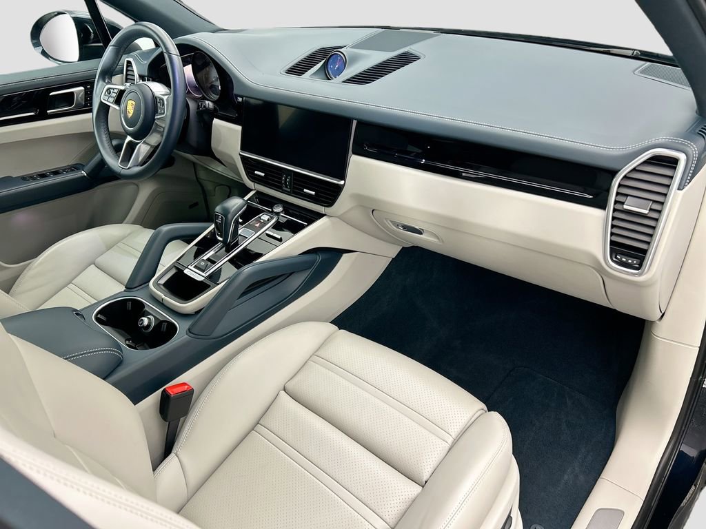 Used 2022 Porsche Cayenne S image 16