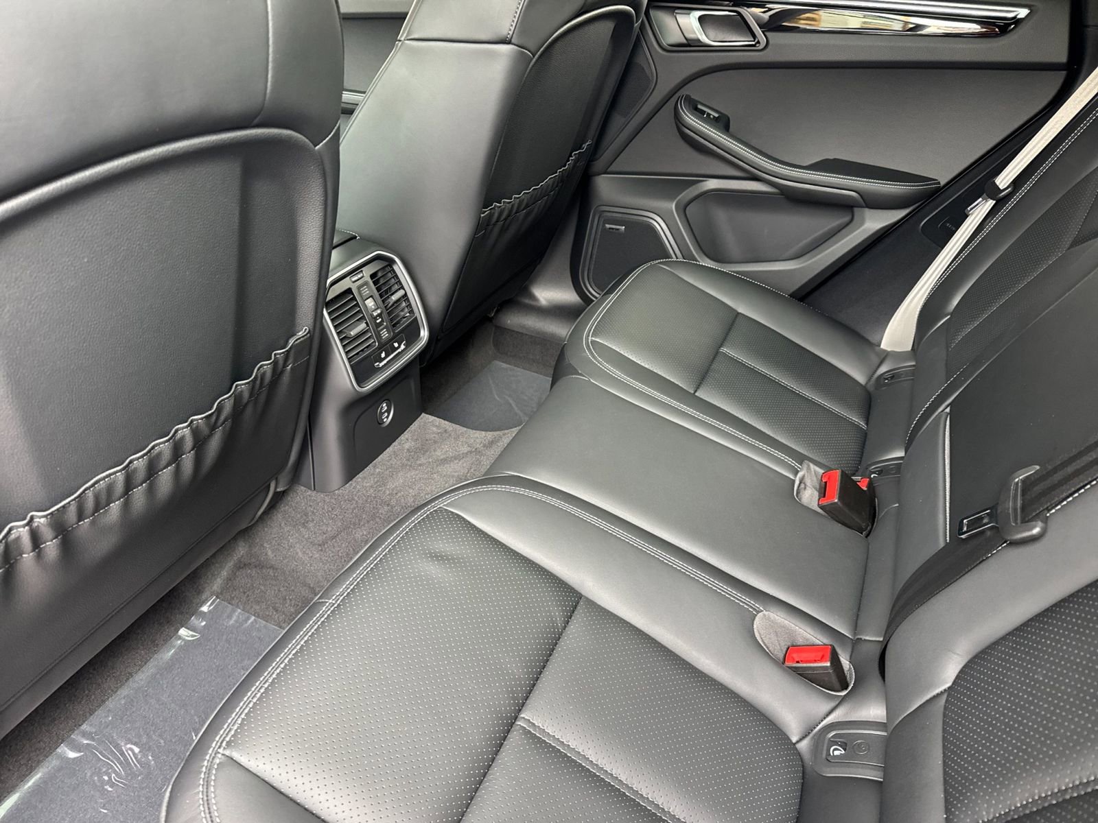 New 2026 Porsche Macan Turbo AWD/4WD image 14