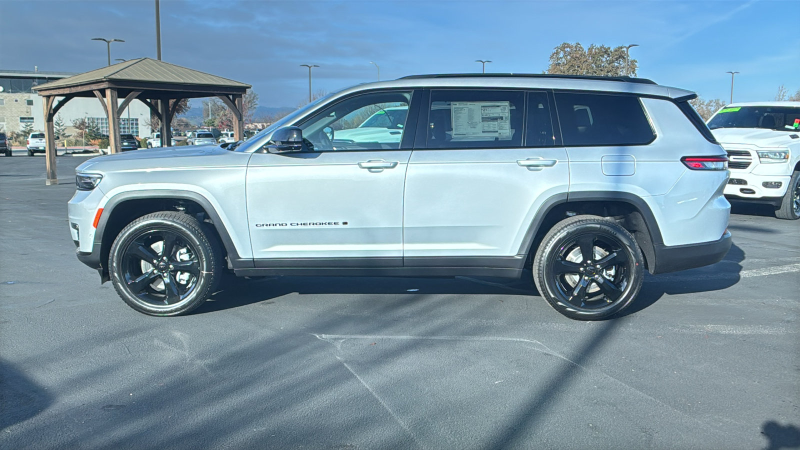 New 2025 Jeep Grand Cherokee L Limited w/ Luxury Tech Group II AWD/4WD image 6