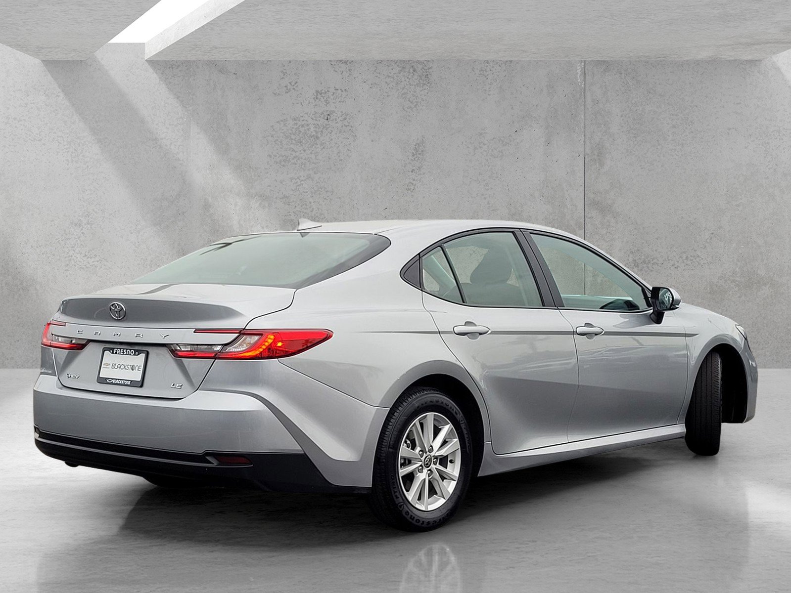 Used 2025 Toyota Camry LE FWD image 4