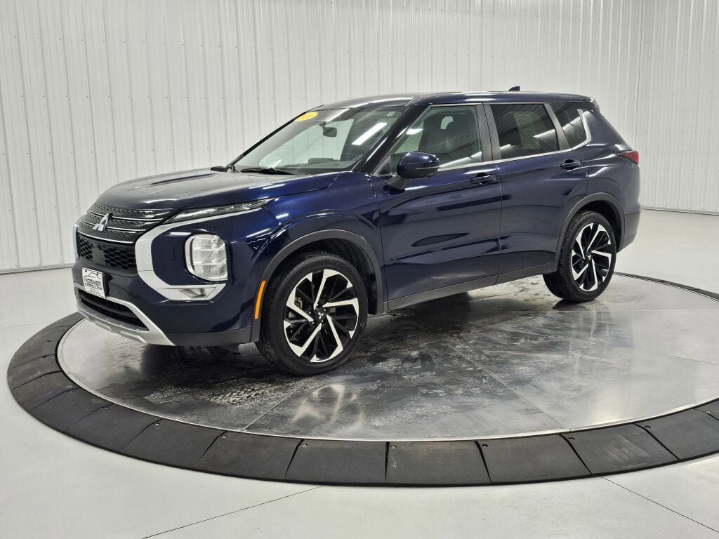 Used 2024 Mitsubishi Outlander SE