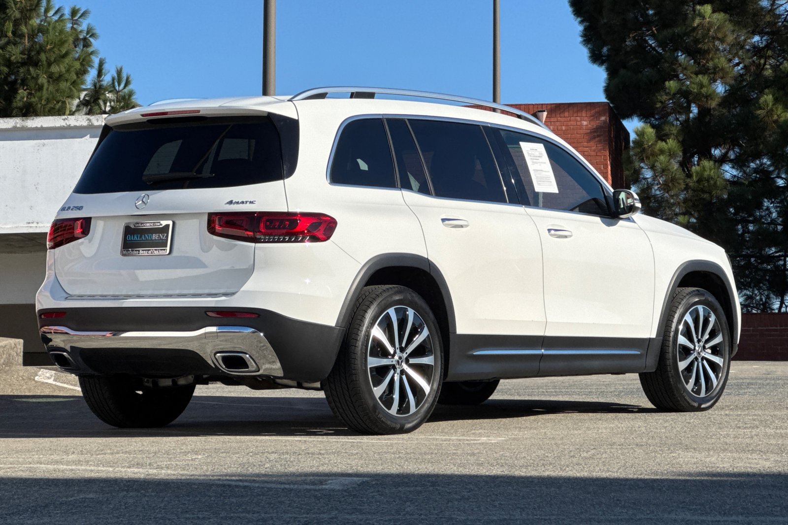Used 2023 Mercedes-Benz GLB 250 4MATIC image 4