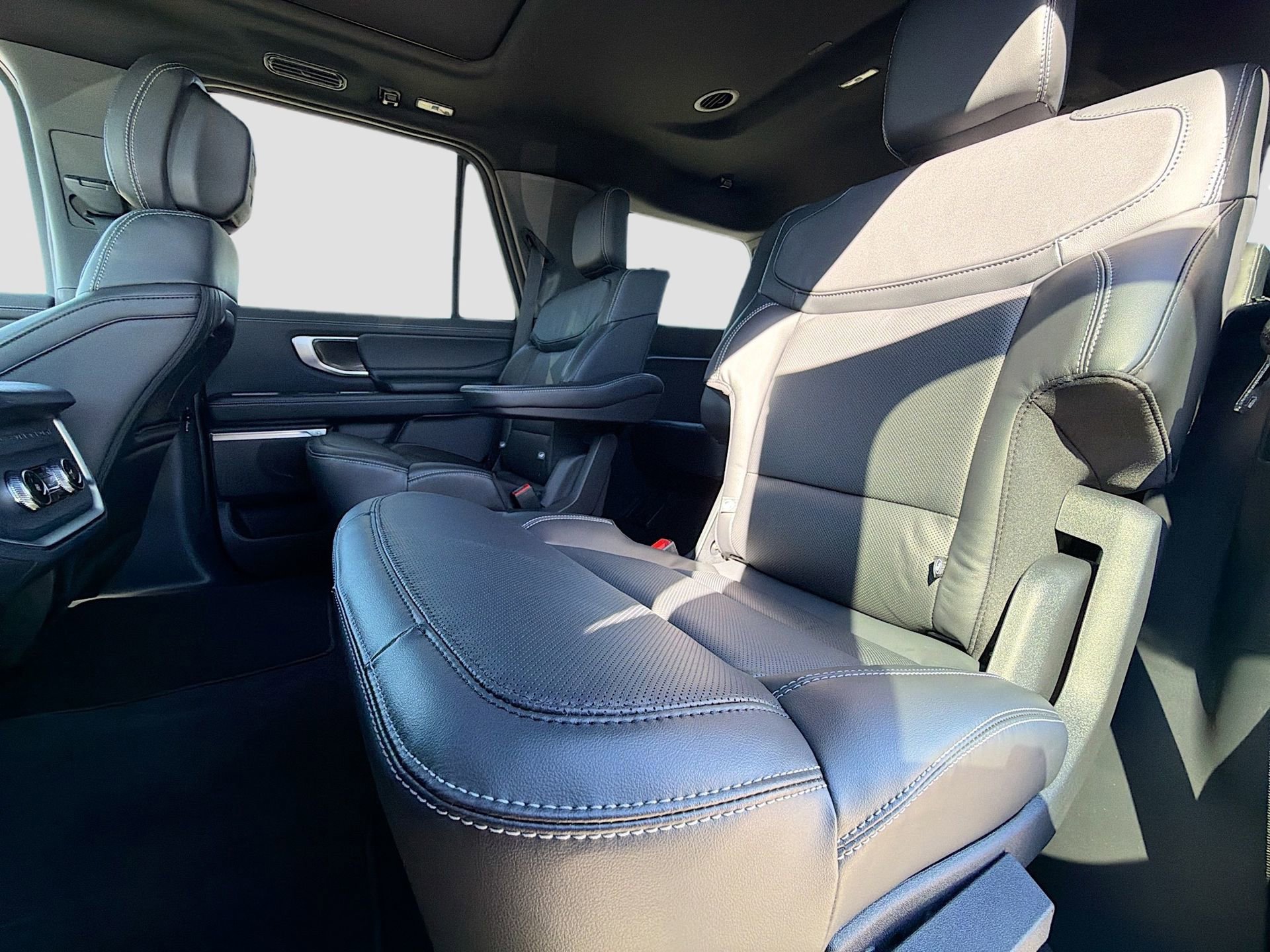 New 2026 Ford Expedition Platinum w/ Stealth Appearance Package image 33