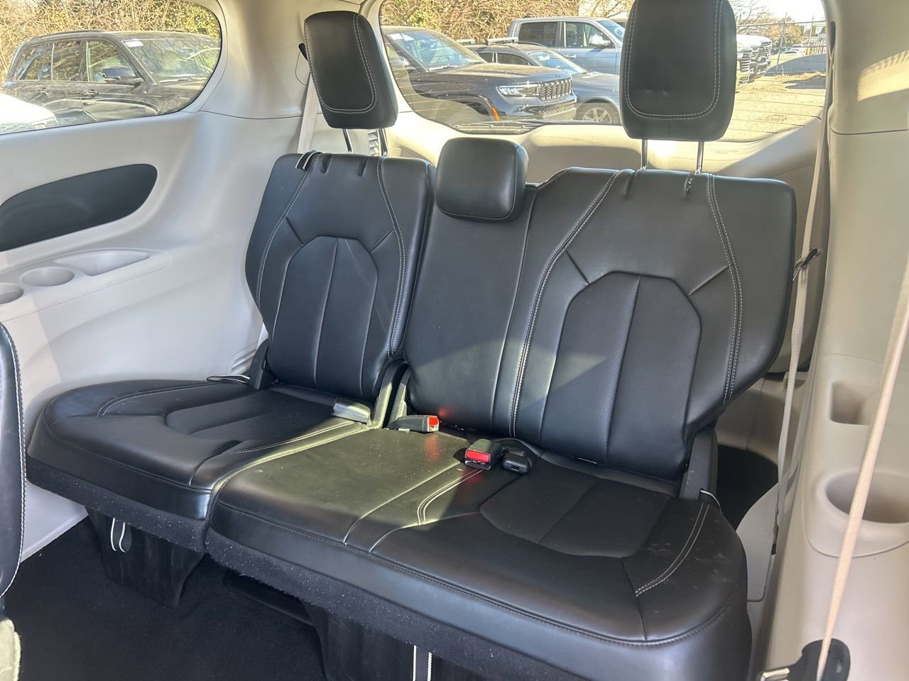 Used 2024 Chrysler Pacifica Touring-L image 36