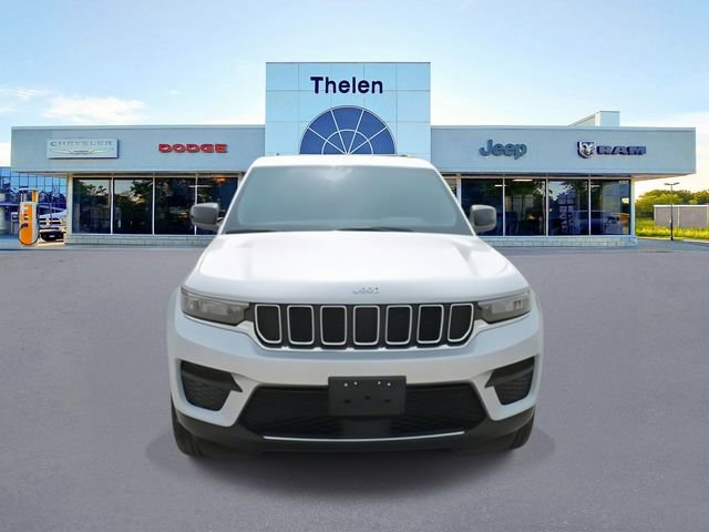 Used 2023 Jeep Grand Cherokee Laredo image 3