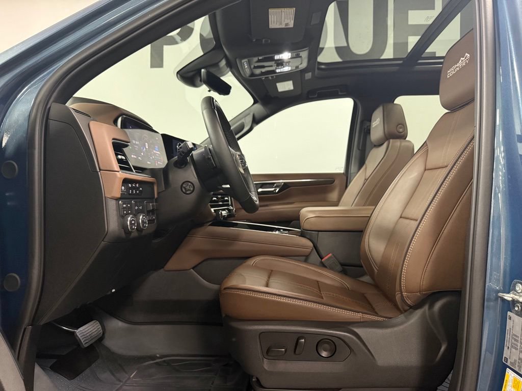 Used 2025 Chevrolet Suburban High Country AWD/4WD image 9