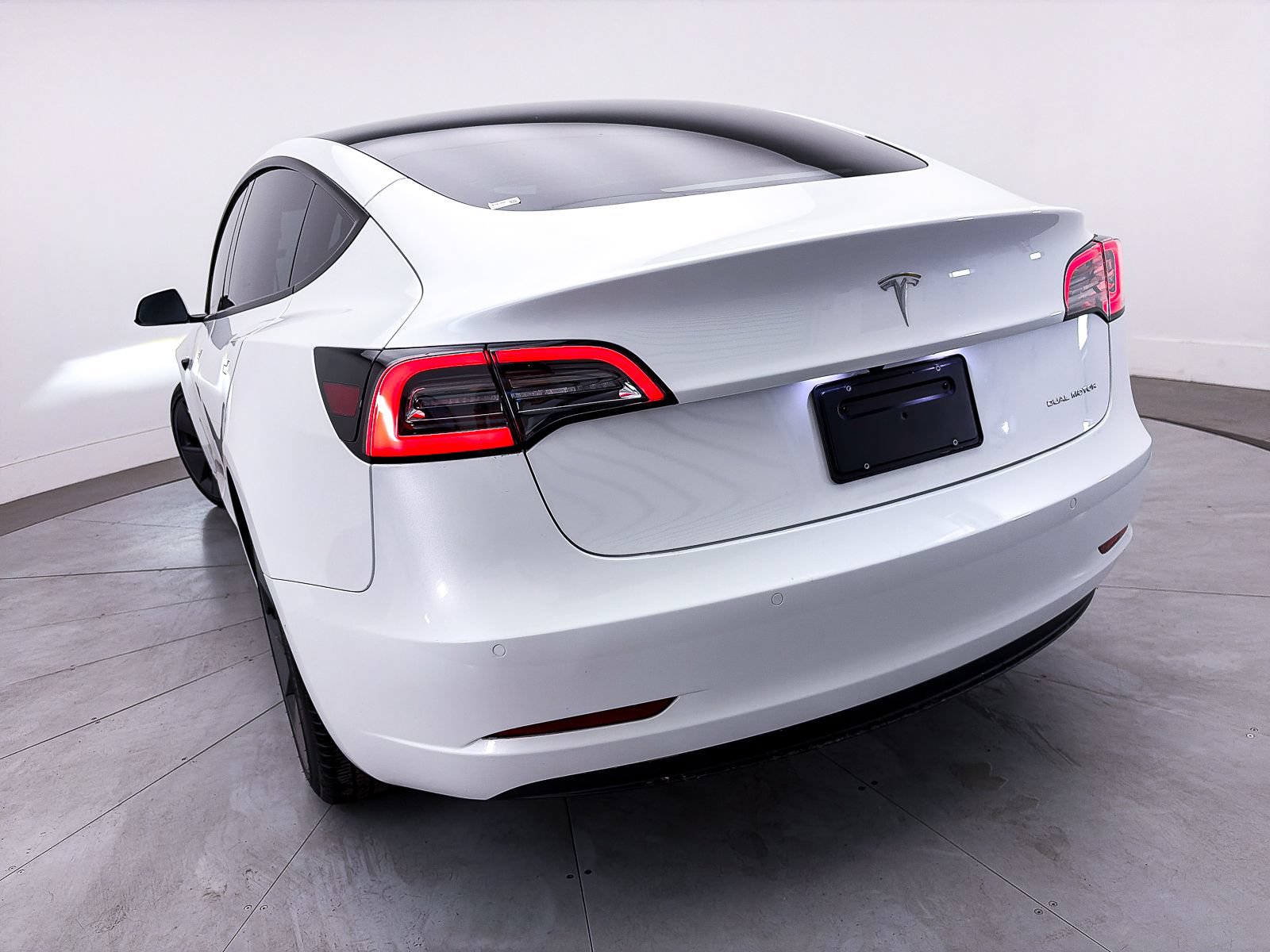 Used 2022 Tesla Model 3 Long Range AWD/4WD image 4
