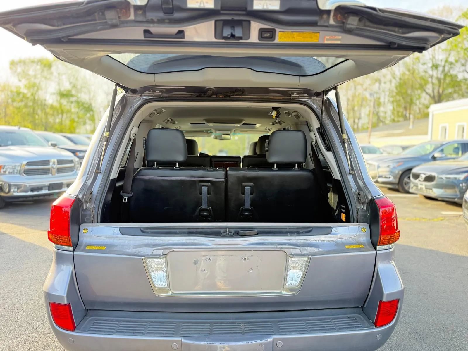 Used 2011 Lexus LX 570 4WD w/ Luxury Pkg image 30