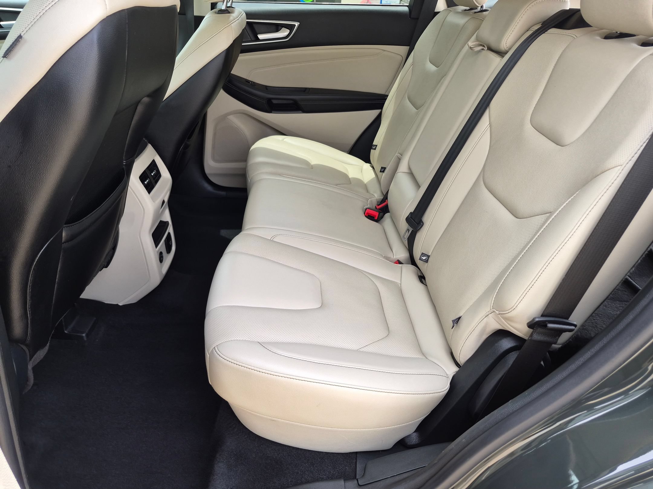 Used 2022 Ford Edge Titanium w/ Equipment Group 301A AWD/4WD image 24