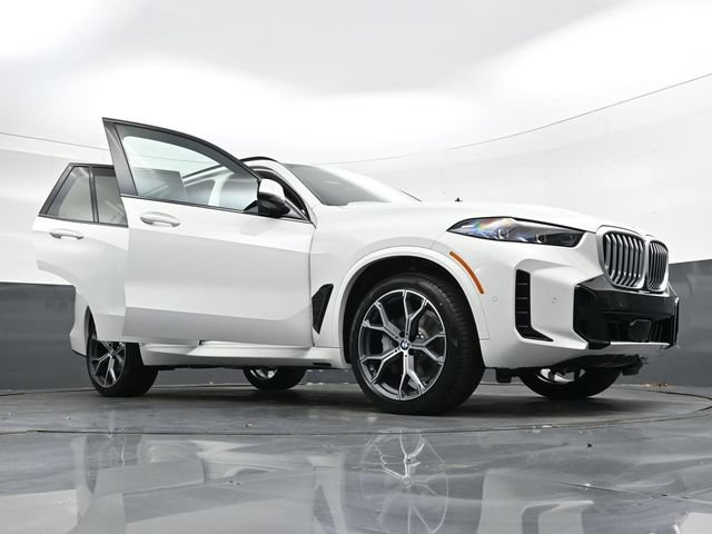 Used 2026 BMW X5 xDrive40i w/ M Sport Package AWD/4WD image 40