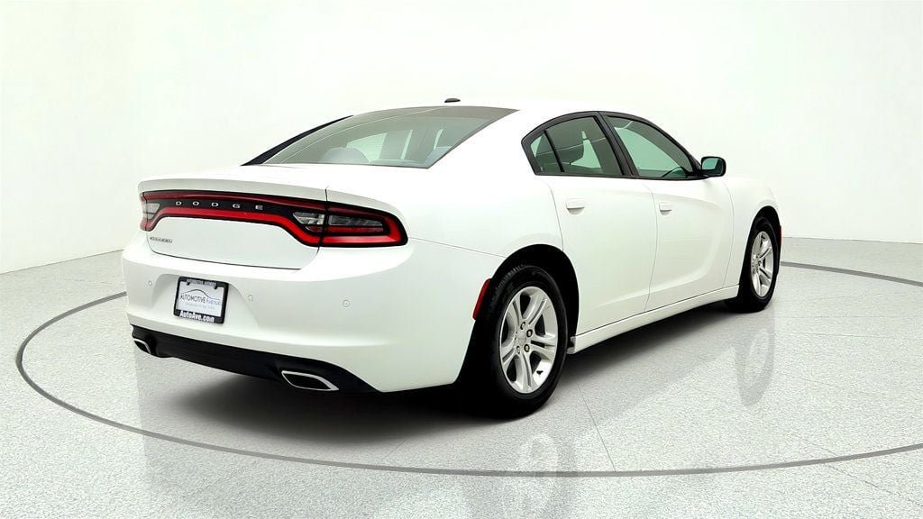 Used 2017 Dodge Charger SE w/ Popular Equipment Group RWD image 5