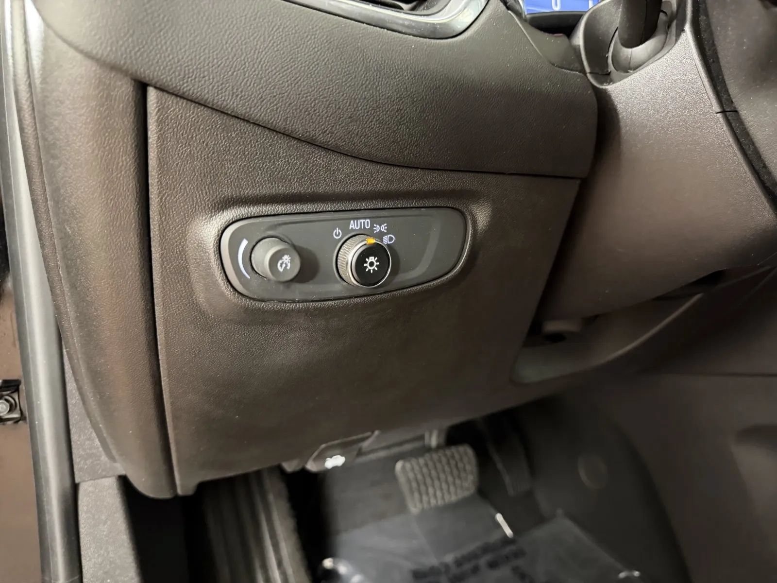 Used 2019 Chevrolet Equinox LT FWD image 16