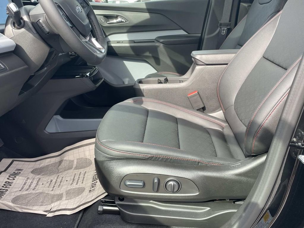 New 2027 Chevrolet Bolt RS w/ Technology Package FWD image 16