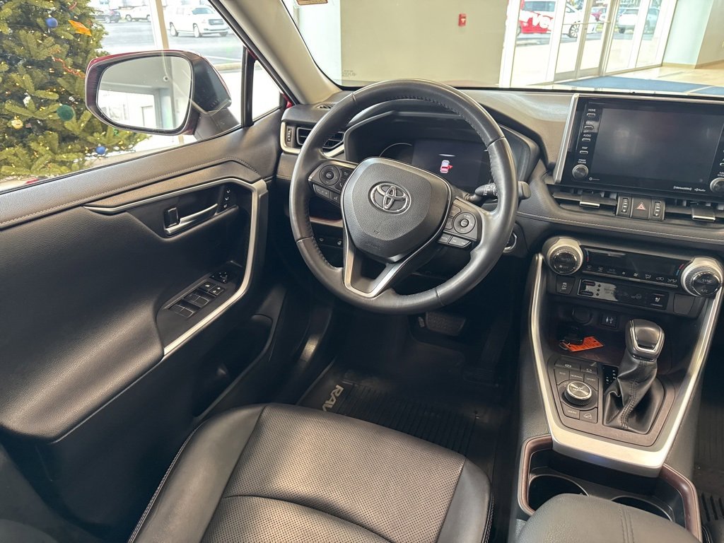 Used 2019 Toyota RAV4 Limited image 18