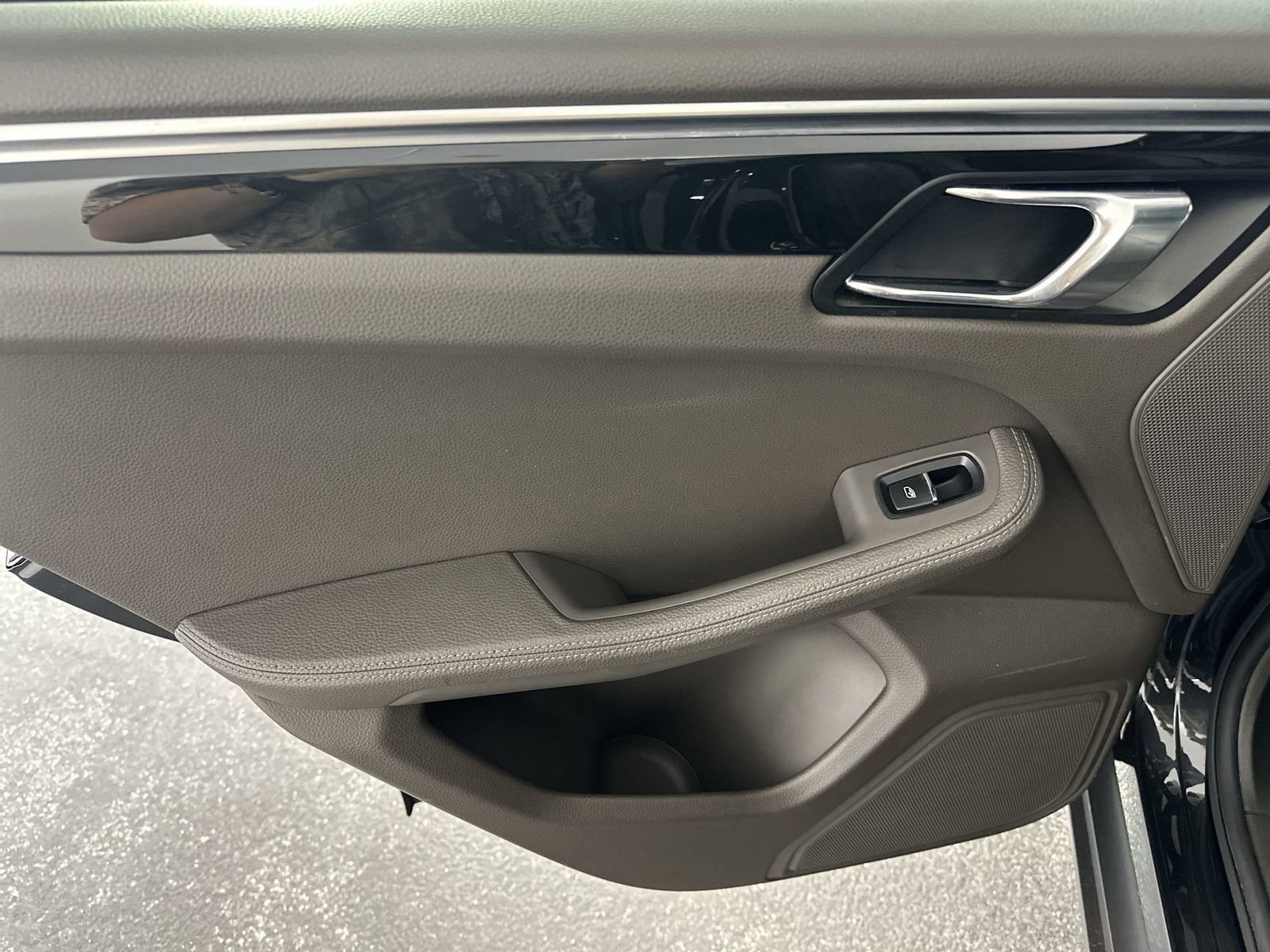 Used 2017 Porsche Macan S image 30