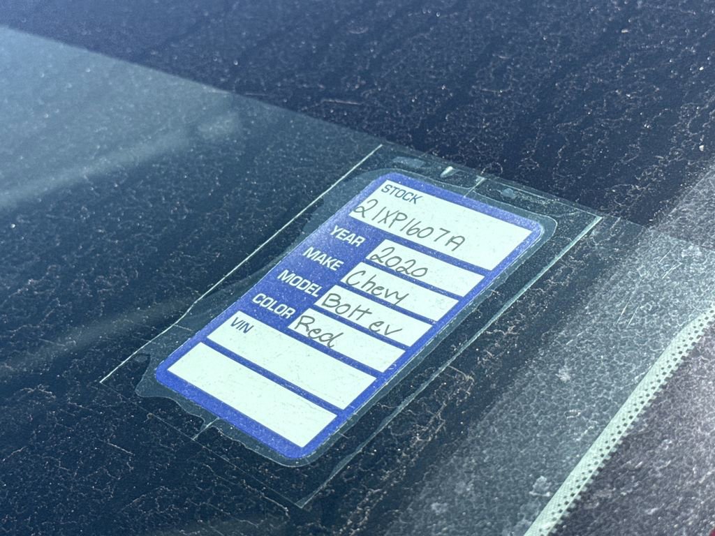 Used 2020 Chevrolet Bolt Premier w/ Infotainment Package FWD image 7