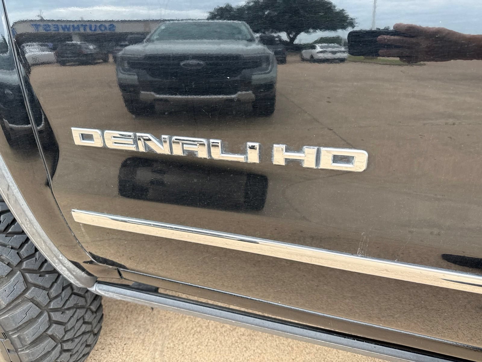Used 2016 GMC Sierra 2500 Denali w/ Duramax Plus Package AWD/4WD image 11