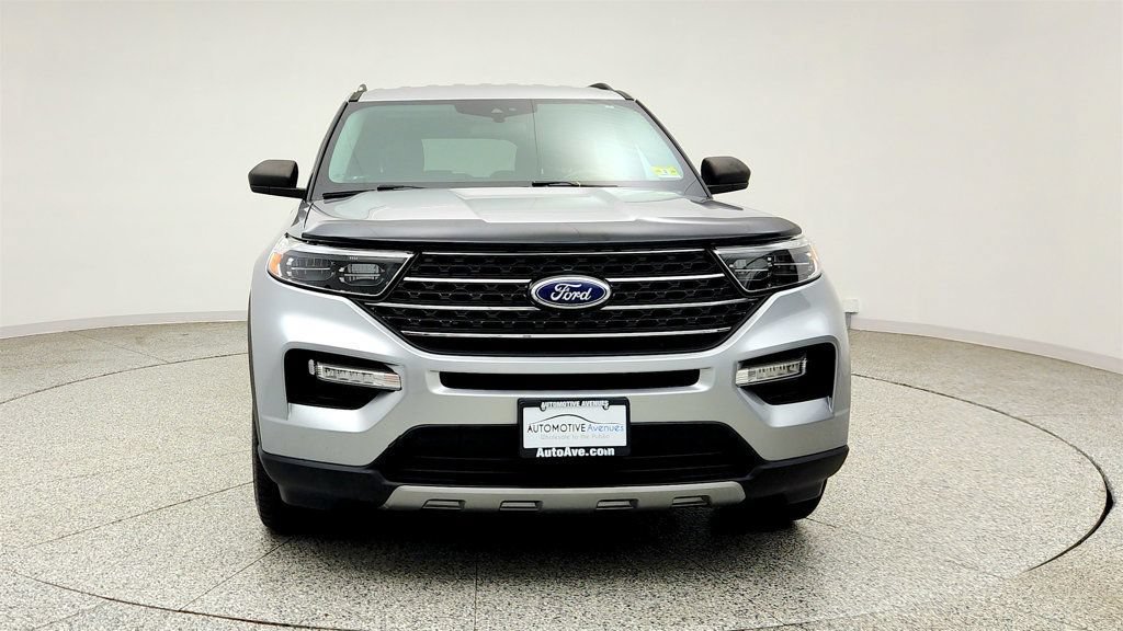 Used 2021 Ford Explorer XLT w/ Equipment Group 202A AWD/4WD image 2