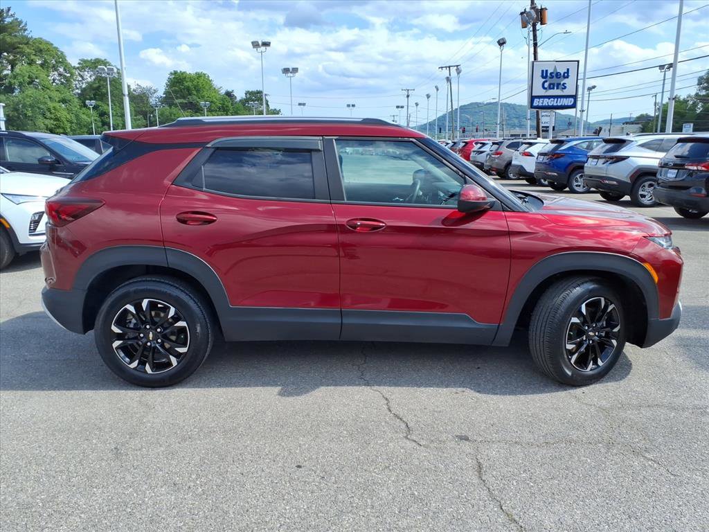 Used 2022 Chevrolet TrailBlazer LT w/ Convenience Package FWD image 3