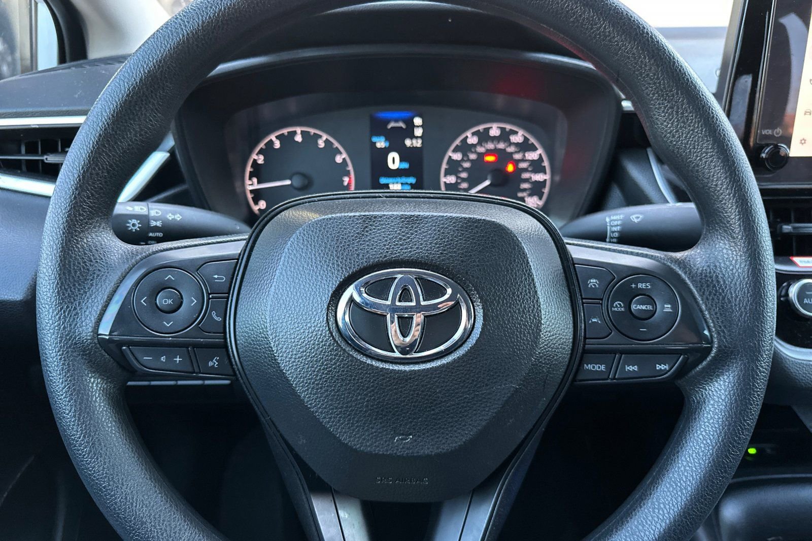 Used 2025 Toyota Corolla LE w/ LE Premium Package FWD image 18